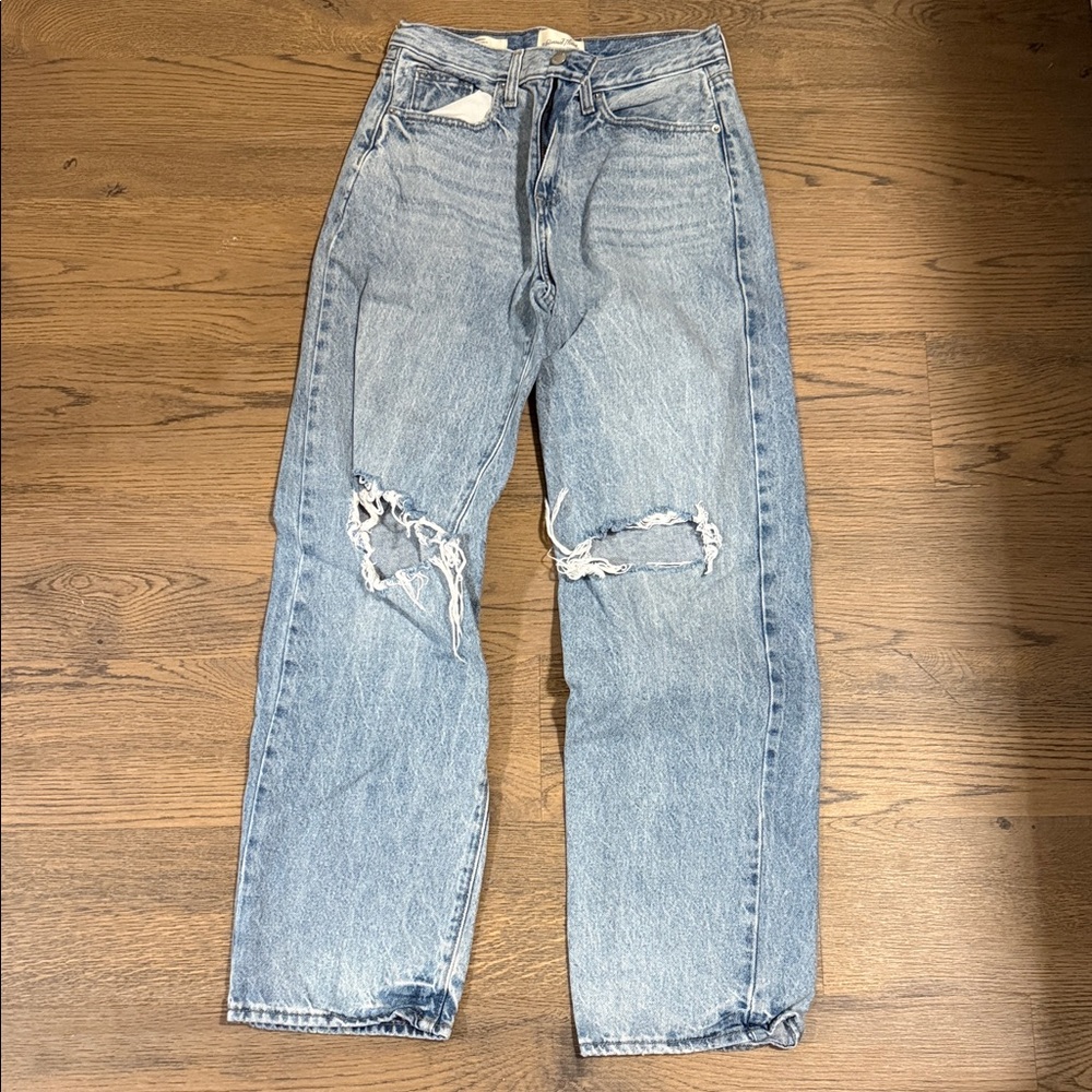 Universal Thread 90s Baggy light Blue Distressed Jeans